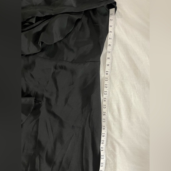 Elegant Black Ruffled Dress - Picture 5 of 8